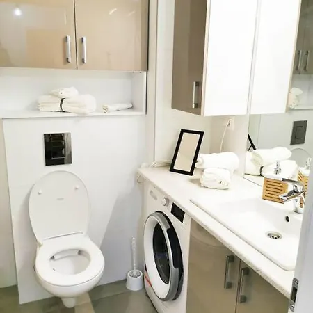 New Cozy Apartment In Otopeni Near Airport Exterior foto