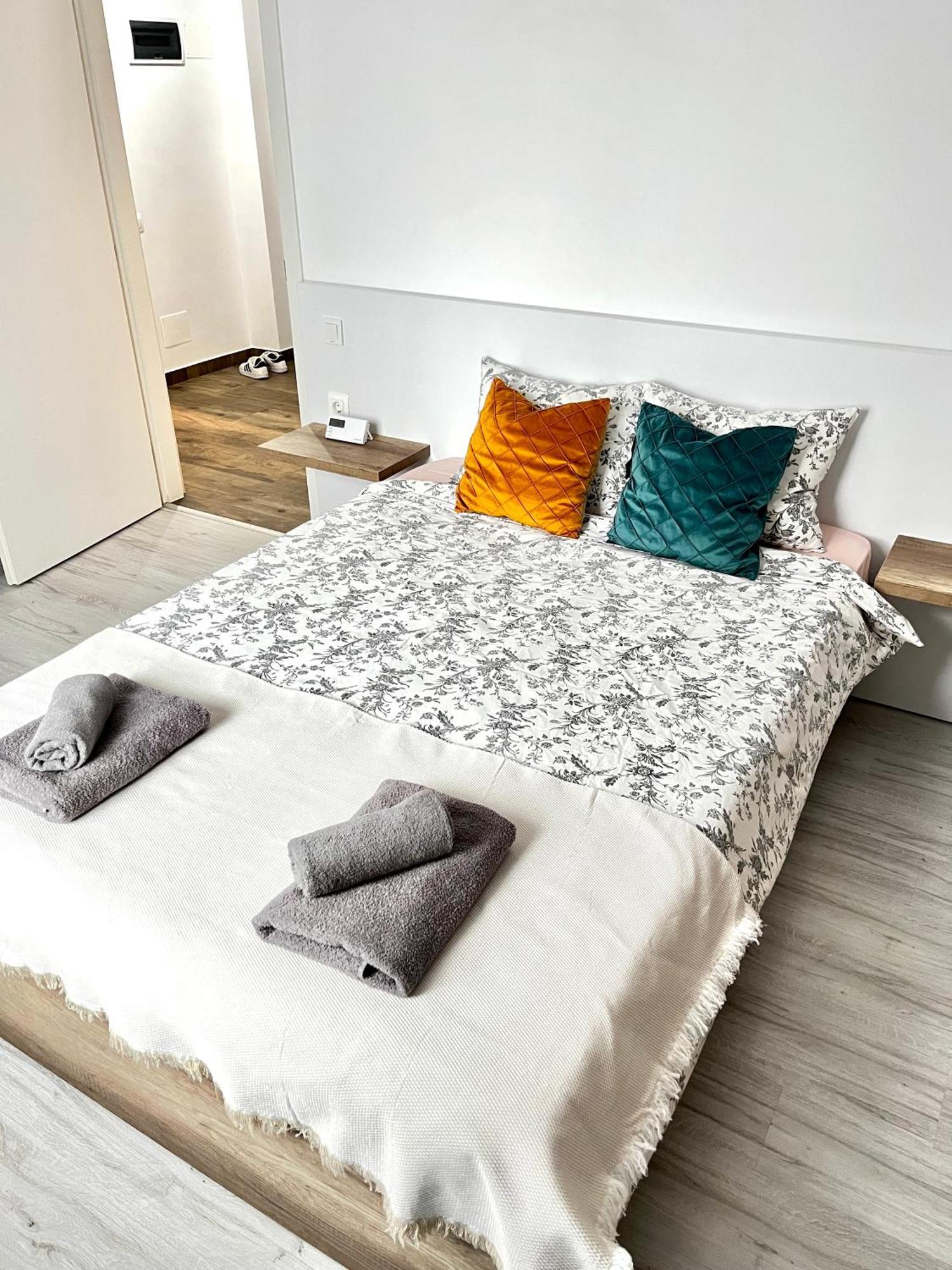 New Cozy In Near Airport Apartment Otopeni